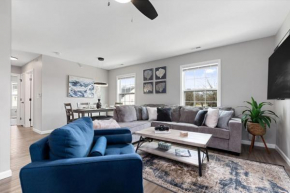 Long-Term Stays LUXE Spacious 3BR Downtown Fay Unit C